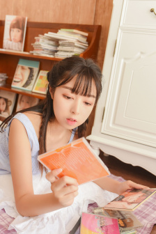 不扣纽的女孩